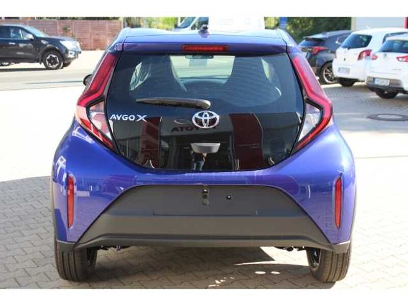 Toyota Aygo X 1,0-l-VVT-i Play Apple CarPlay Android Auto Mehrzonenklima 2-Zonen-Klimaautom