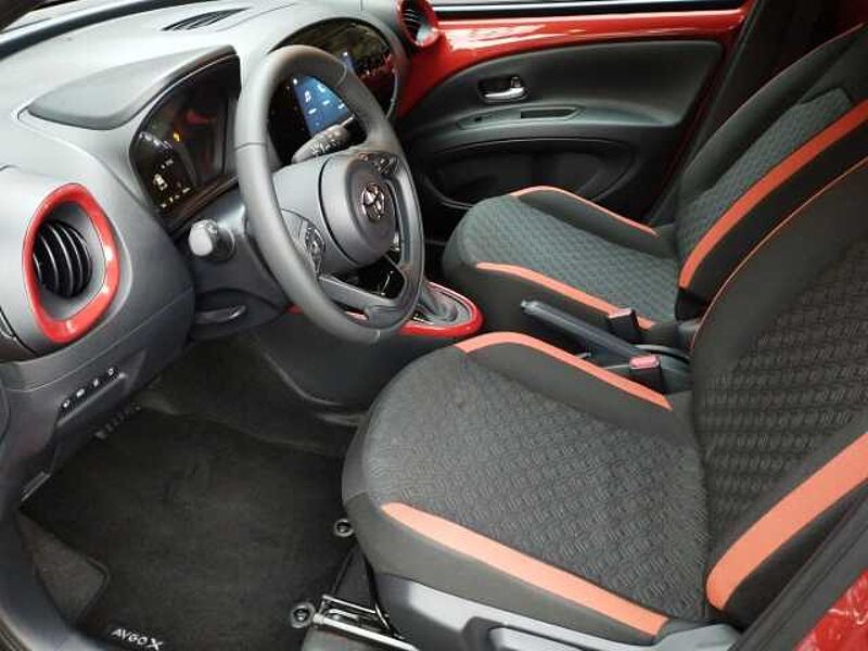 Toyota Aygo X 1,0 l Team D Air Faltdach LED Apple CarPlay Android Auto Mehrzonenklima Musikstr