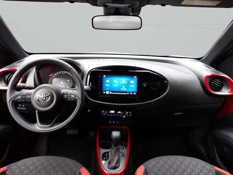 Toyota Aygo X 1,0 l Team D Air Faltdach LED Apple CarPlay Android Auto Mehrzonenklima Musikstr