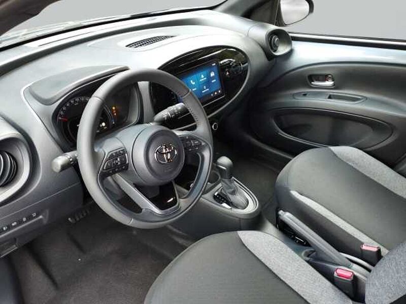 Toyota Aygo X 1,0 l Play CVT Sitzheizung vorn Smart-Key Mehrzonenklima Musikstreaming DAB