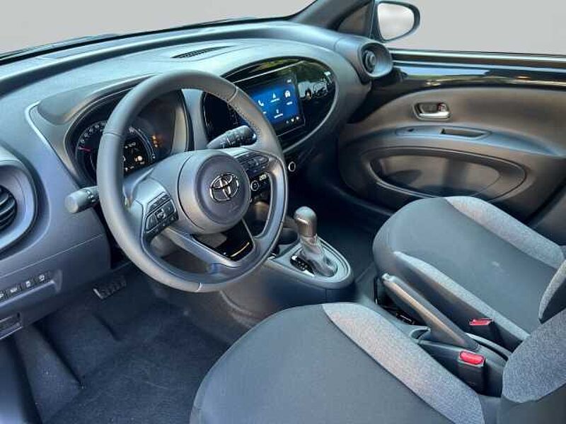 Toyota Aygo X 1,0 l Play CVT Sitzheizung vorn Smart-Key Mehrzonenklima Musikstreaming DAB