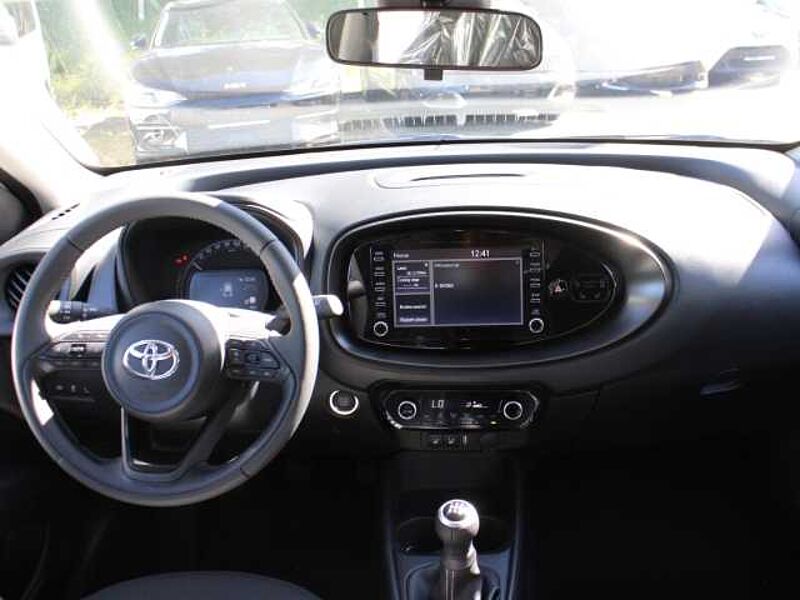 Toyota Aygo X 1,0 l Play Apple CarPlay Android Auto Mehrzonenklima 2-Zonen-Klimaautom