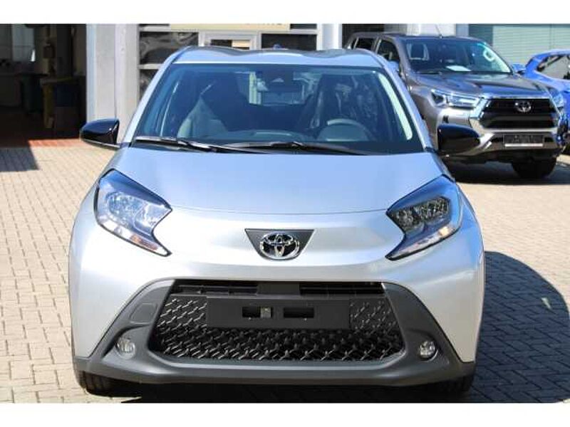 Toyota Aygo X 1,0 l Play Apple CarPlay Android Auto Mehrzonenklima 2-Zonen-Klimaautom