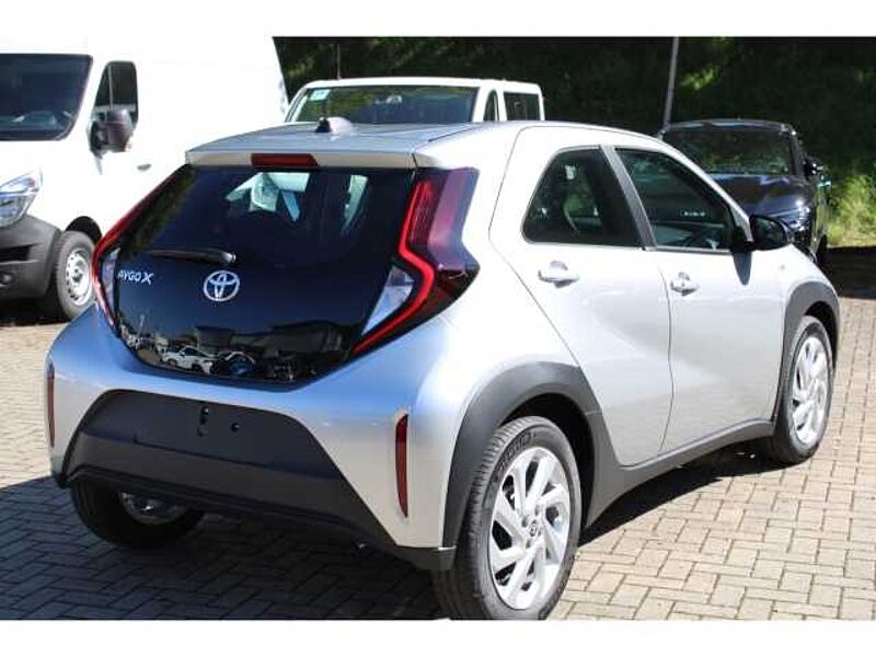 Toyota Aygo X 1,0 l Play Apple CarPlay Android Auto Mehrzonenklima 2-Zonen-Klimaautom