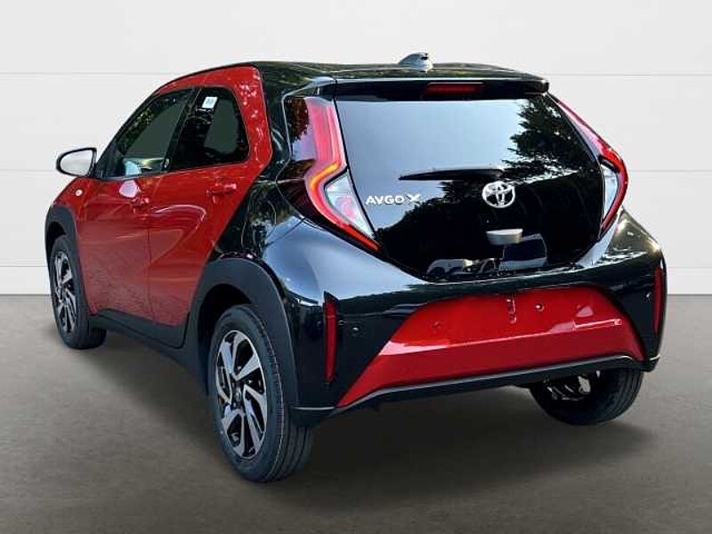 Toyota Aygo X 1,0 l Team D MT Einparkhilfe vorn und hinten LED-Scheinwerfer Klimaautomatik