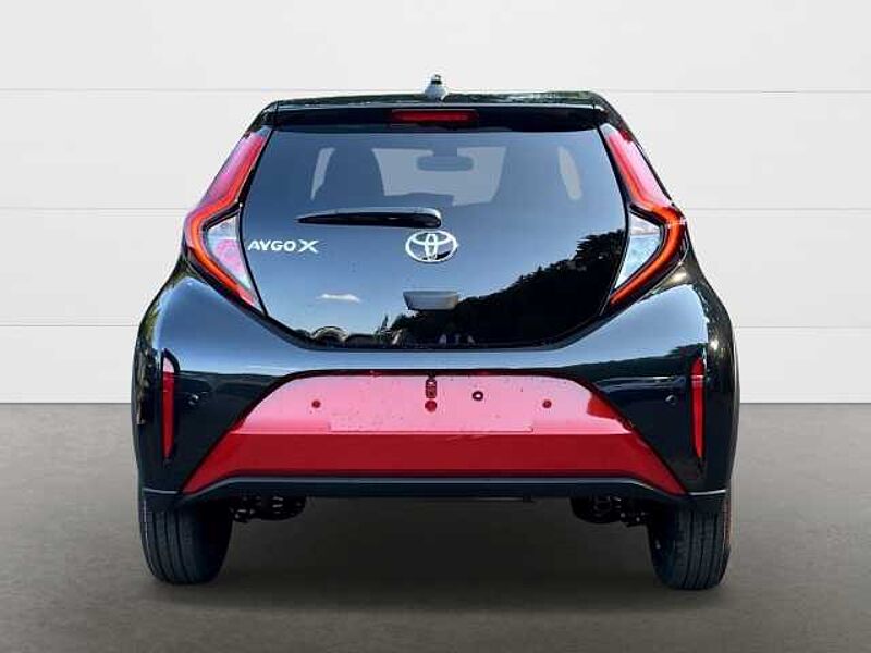 Toyota Aygo X 1,0 l Team D MT Einparkhilfe vorn und hinten LED-Scheinwerfer Klimaautomatik