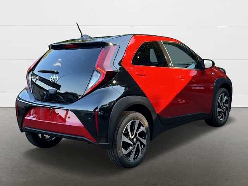 Toyota Aygo X 1,0 l Team D MT Einparkhilfe vorn und hinten LED-Scheinwerfer Klimaautomatik