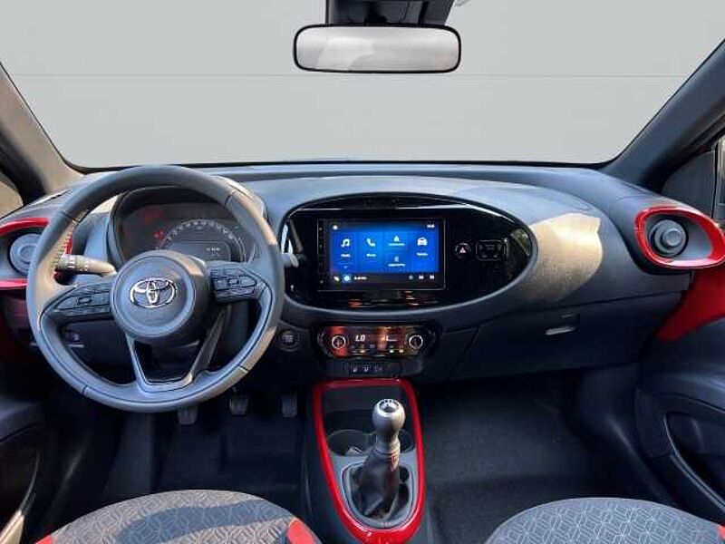 Toyota Aygo X 1,0 l Team D LED Apple CarPlay Android Auto Mehrzonenklima Musikstreaming DAB