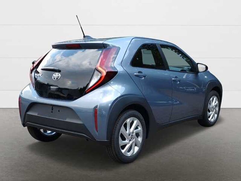 Toyota Aygo X 1,0 l Team D LED Apple CarPlay Android Auto Mehrzonenklima Musikstreaming DAB